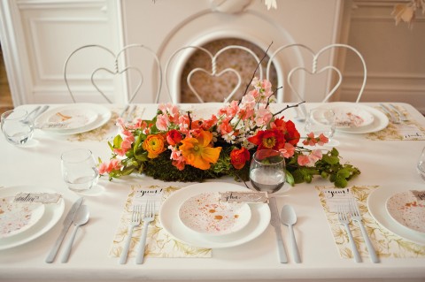 artistic-spring-wedding-splatter-table-setting