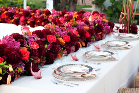 bold-bright-wedding-inspiration-grand-cayman-table-setting